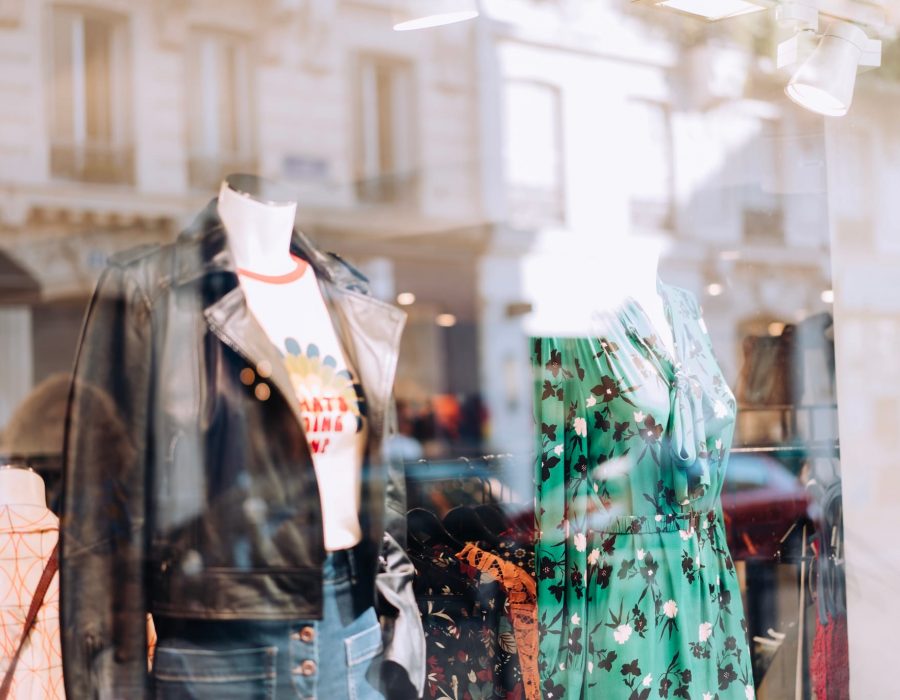 retail-shopping-in-paris-2024-10-15-09-02-27-utc